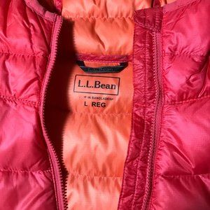 L.L. Bean Women's Ultralight 850 Down Hooded Jacket (Size L)